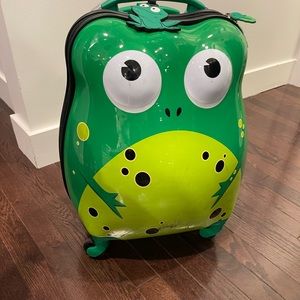Frog Spinner Suitcase